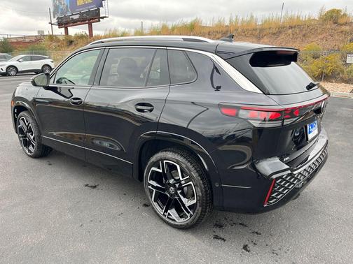 2025 Volkswagen Tiguan 2.0T SEL R-Line 4MOTION