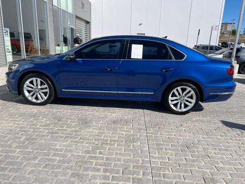 2017 Volkswagen Passat 1.8T SE w/Technology