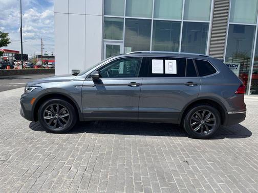 Platinum Gray Metallic 2023 Volkswagen Tiguan 2.0T SE 4MOTION