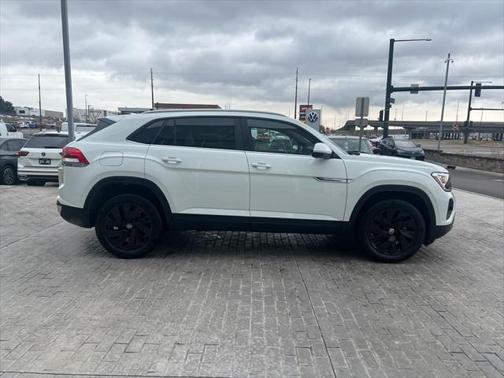2025 Volkswagen Atlas Cross Sport 2.0T SE w/Technology 4MOTION