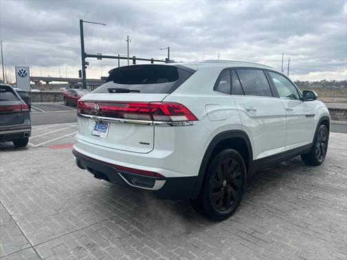 2025 Volkswagen Atlas Cross Sport 2.0T SE w/Technology 4MOTION