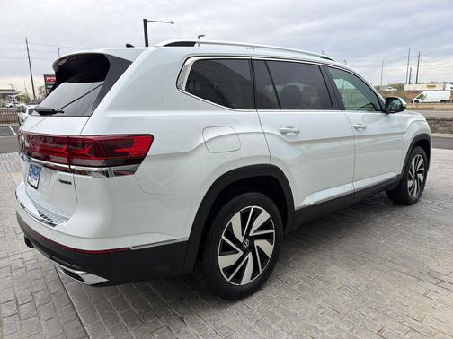 Opal White Pearl 2024 Volkswagen Atlas 2.0T SEL