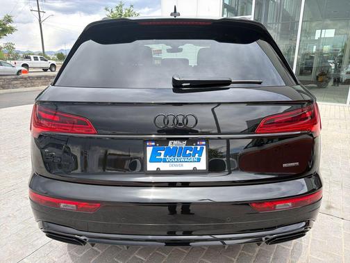 Mythos Black Metallic 2024 Audi Q5 e 55 S line Prestige