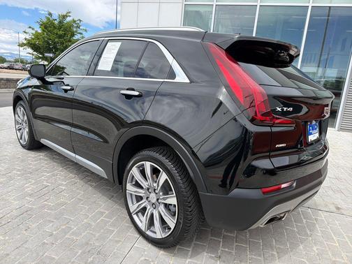 Stellar Black Metallic 2021 Cadillac XT4 Premium Luxury