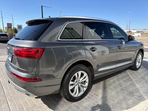 Samurai Gray Metallic 2019 Audi Q7 55 Premium Plus