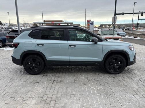 2026 Volkswagen Taos SE Black