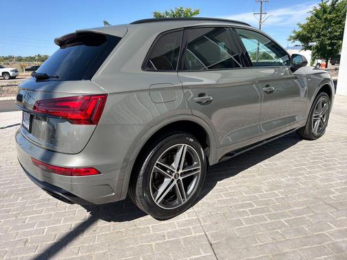 Chronos Gray Metallic 2023 Audi Q5 e 55 S line Premium Plus