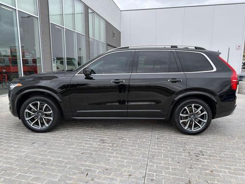 Onyx Black Metallic 2019 Volvo XC90 T6 Momentum