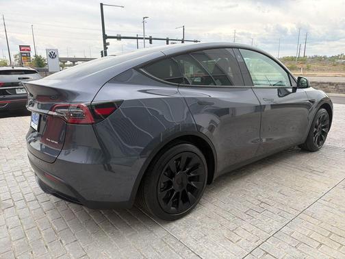2023 Tesla Model Y Long Range Dual Motor All-Wheel Drive