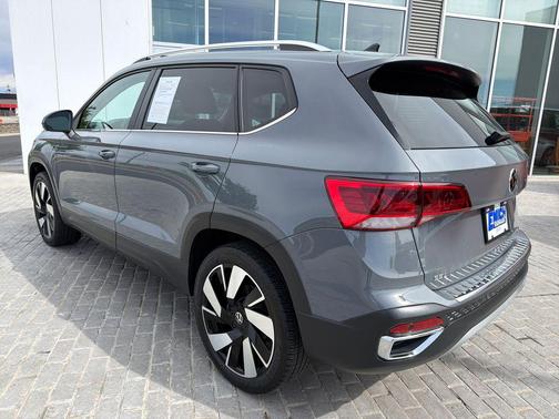 Pure Gray 2024 Volkswagen Taos 1.5T SEL