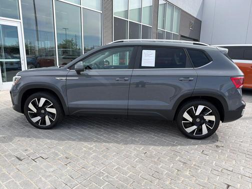 Pure Gray 2024 Volkswagen Taos 1.5T SEL