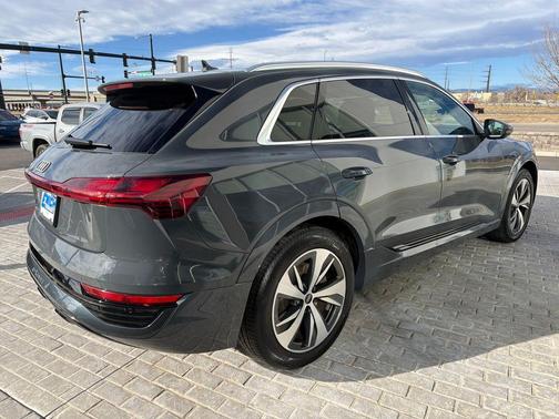 2024 Audi Q8 e-tron Premium Plus