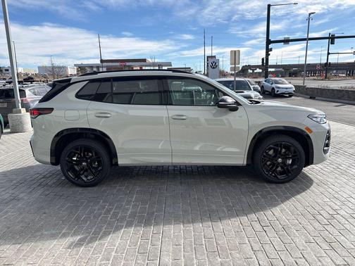 2026 Volkswagen Tiguan 2.0T SE R-Line Black 4MOTION