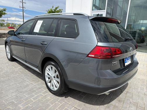 Platinum Gray Metallic 2017 Volkswagen Golf Alltrack TSI SE