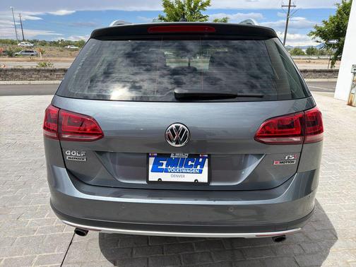 Platinum Gray Metallic 2017 Volkswagen Golf Alltrack TSI SE