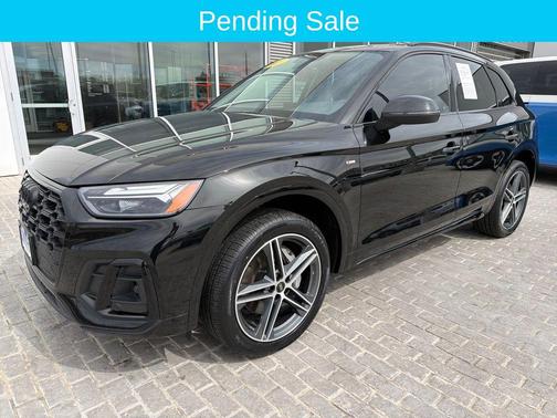 Mythos Black Metallic 2023 Audi Q5 e 55 S line Premium Plus