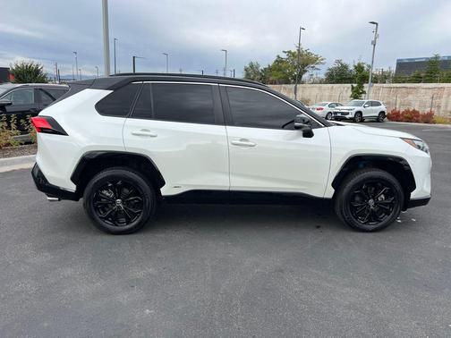 2022 Toyota RAV4 Hybrid SE