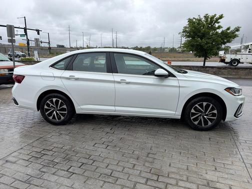 Pure White 2025 Volkswagen Jetta 1.5T S