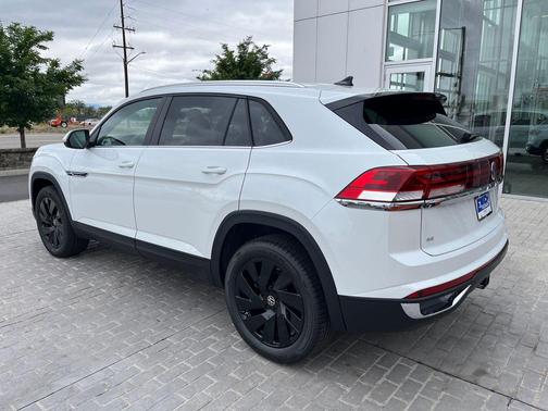 opal white pearl 2026 Volkswagen Atlas Cross Sport 2.0T SE w/Technology 4MOTION