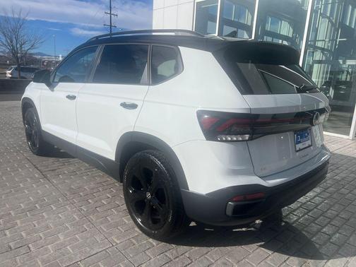 2025 Volkswagen Taos 1.5T SE Black