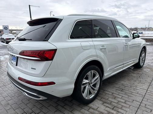 2022 Audi Q7 55 Premium Plus