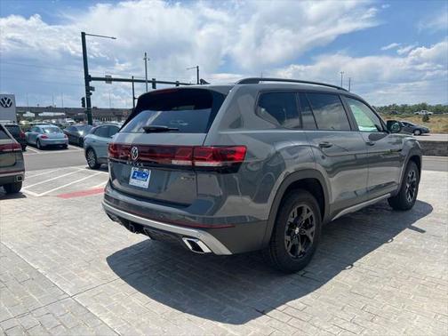 2025 Volkswagen Atlas 2.0T Peak Edition