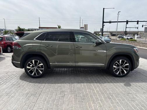 avocado green pearl 2026 Volkswagen Atlas Cross Sport 2.0T SEL Premium