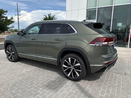 avocado green pearl 2026 Volkswagen Atlas Cross Sport 2.0T SEL Premium