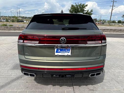 avocado green pearl 2026 Volkswagen Atlas Cross Sport 2.0T SEL Premium
