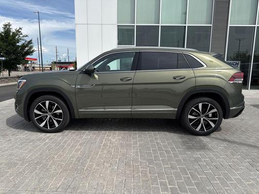 avocado green pearl 2026 Volkswagen Atlas Cross Sport 2.0T SEL Premium