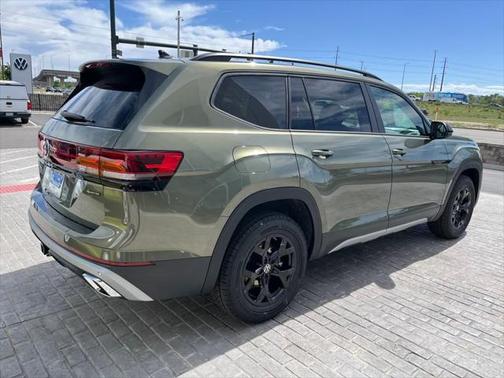 2025 Volkswagen Atlas 2.0T Peak Edition