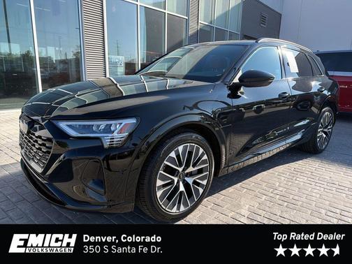 Mythos Black Metallic 2024 Audi Q8 e-tron Premium Plus