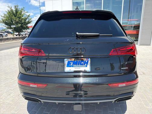 Mythos Black Metallic 2023 Audi Q5 e 55 S line Premium Plus