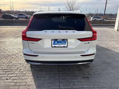 2023 Volvo V60 Cross Country B5 Plus