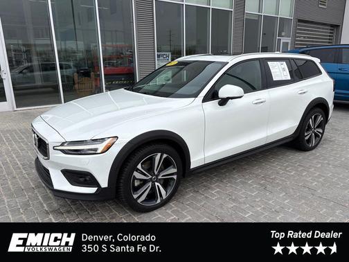 2023 Volvo V60 Cross Country B5 Plus