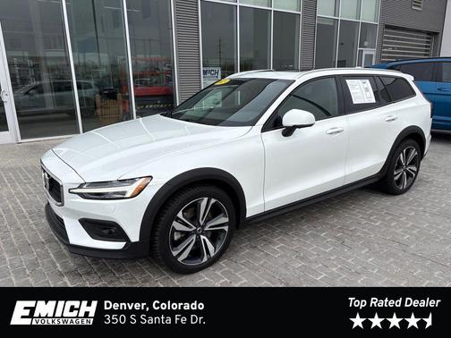 2023 Volvo V60 Cross Country B5 Plus