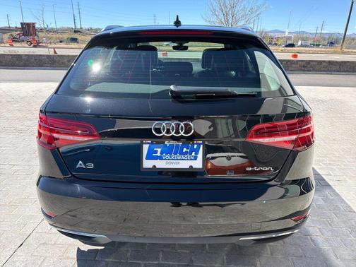 Mythos Black Metallic 2018 Audi A3 e-tron 1.4T Premium