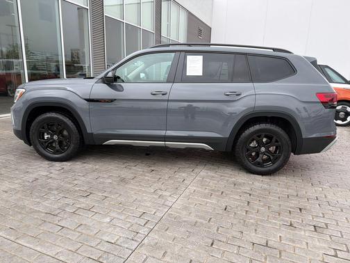 Pure Gray 2025 Volkswagen Atlas 2.0T Peak Edition