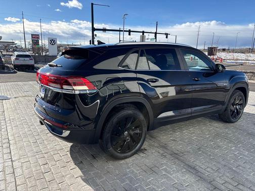 2026 Volkswagen Atlas Cross Sport 2.0T SE w/Technology 4MOTION