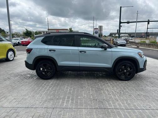2025 Volkswagen Taos 1.5T SE Black