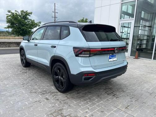 2025 Volkswagen Taos 1.5T SE Black