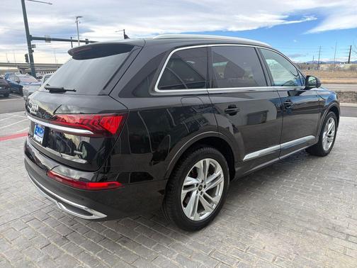 2023 Audi Q7 45 Premium