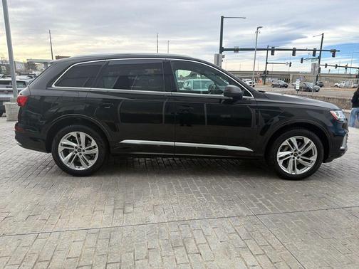 2023 Audi Q7 45 Premium