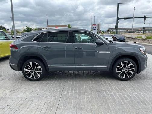 2025 Volkswagen Atlas Cross Sport 2.0T SEL Premium