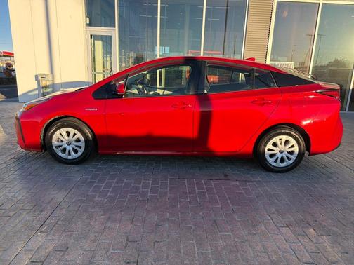 2019 Toyota Prius LE