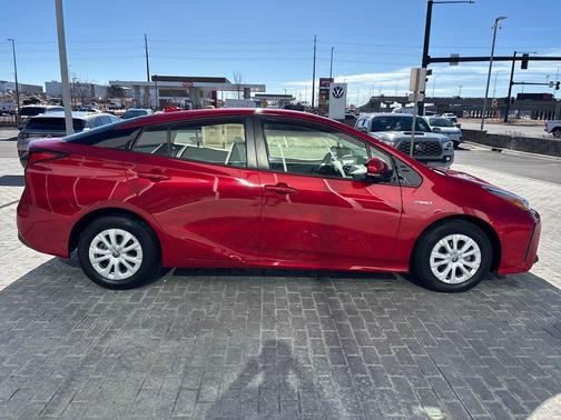 2019 Toyota Prius LE