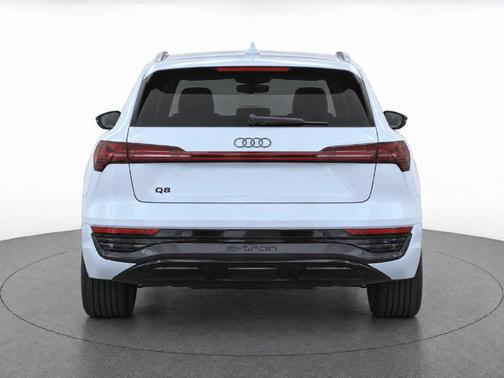 Glacier White Metallic 2024 Audi Q8 e-tron Premium