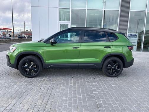 2025 Volkswagen Taos 1.5T SE Black