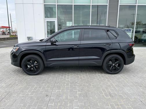 2025 Volkswagen Taos 1.5T SE Black