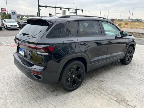 2025 Volkswagen Taos 1.5T SE Black